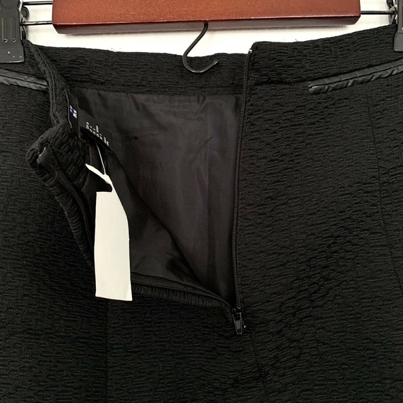 H&M Black Embossed Zipper A Line Mini Skirt - Picture 7 of 7